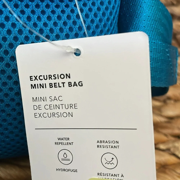 Athleta Excursion Mini Belt Bag Crossbody Fanny Pack Turquoise NWT - Picture 4 of 10